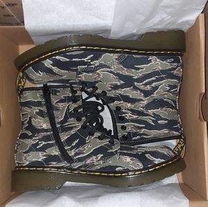 Dr.martens 1460 camo boot